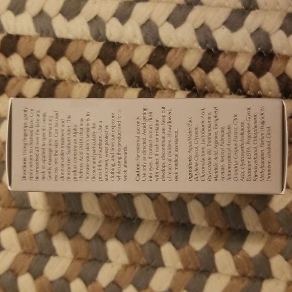 NIB Exuviance Radiance Serum - Picture 4 of 4